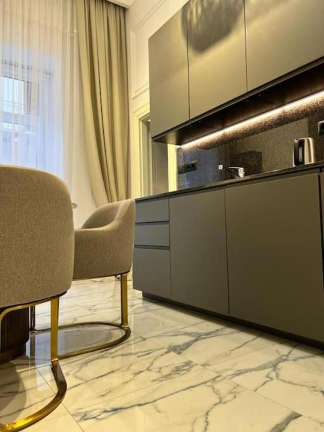 Premium Luxury Near Basilica Апартаменти